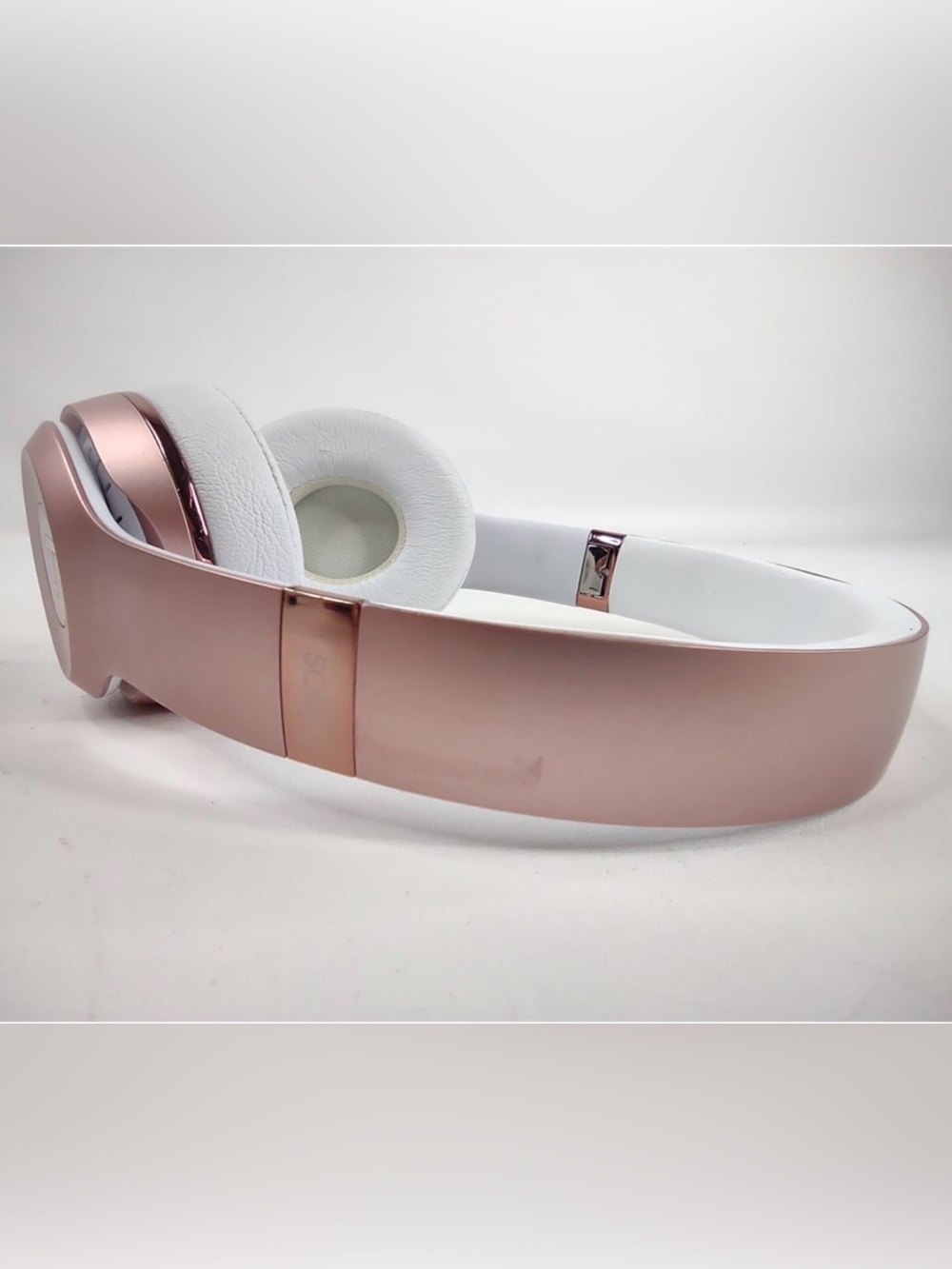 Beats Solo3 Wireless On-Ear Headphones–Rose Gold w/Carrying Case (Tested) - Picture 10 of 12
